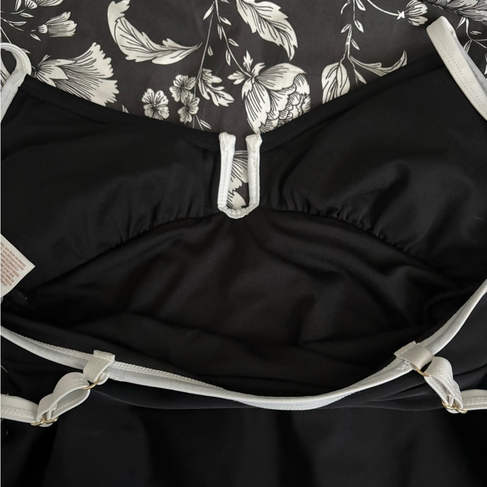 Shade & Shore Black White Trim One Piece Swimsuit - Picture 6 of 7